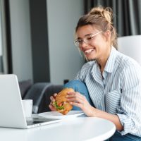 Το «παράδοξο του σάντουιτς» – Γιατί τα σάντουιτς έχουν καλύτερη γεύση όταν τα φτιάχνει κάποιος άλλος;