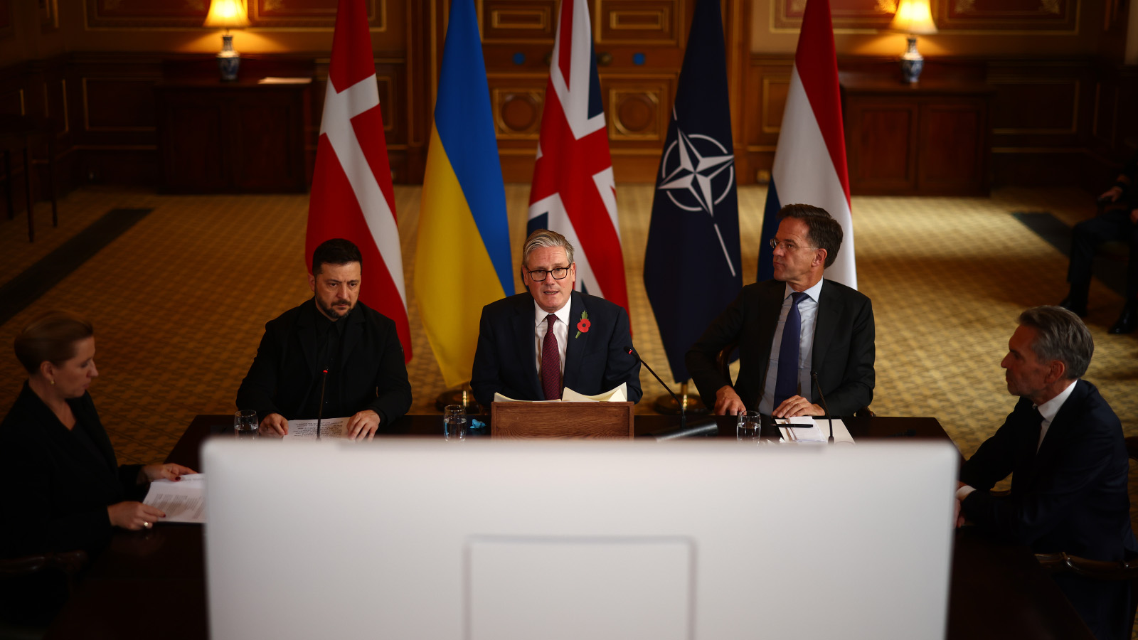 Οι Πρόθυμοι «ασφαλίζουν το μέλλον» των αρπαχτικών συζητώντας αποστολή πυραύλων μεγάλου βεληνεκούς στον Ζελένσκι