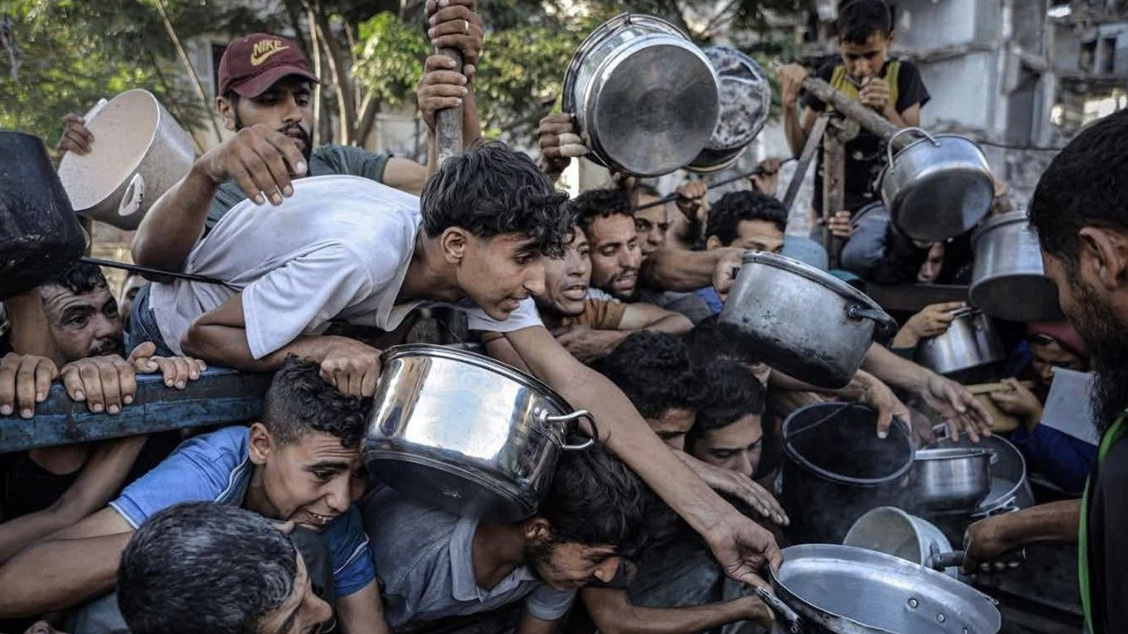 ΚΑΤΕΧΟΜΕΝΗ ΠΑΛΑΙΣΤΙΝΗ : Το Ισραήλ κλιμακώνει τις δολοφονικές επιχειρήσεις και παγώνει κάθε ανθρωπιστική βοήθεια στην Πόλη της Γάζας