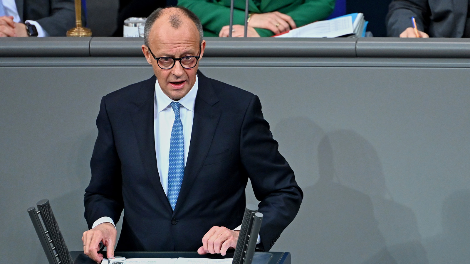 Γερμανία: Στη σκιά της ύφεσης και των πολεμικών προετοιμασιών η συζήτηση για τον προϋπολογισμό