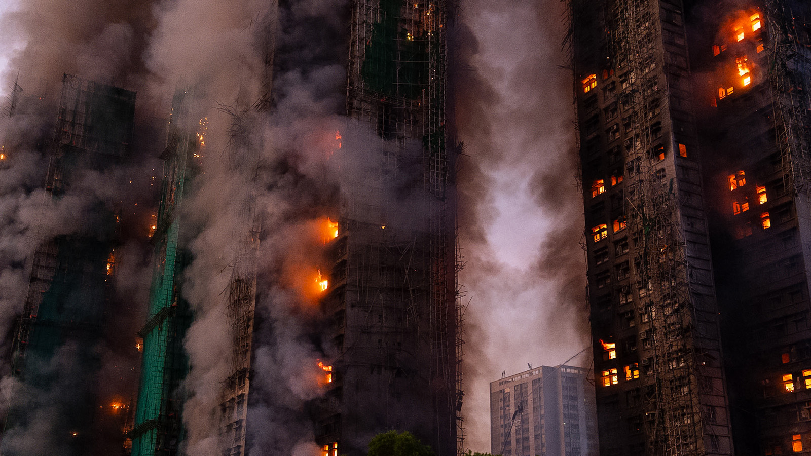 Στους 65 ανήλθε ο αριθμός των νεκρών από την πυρκαγιά στο Χονγκ Κονγκ