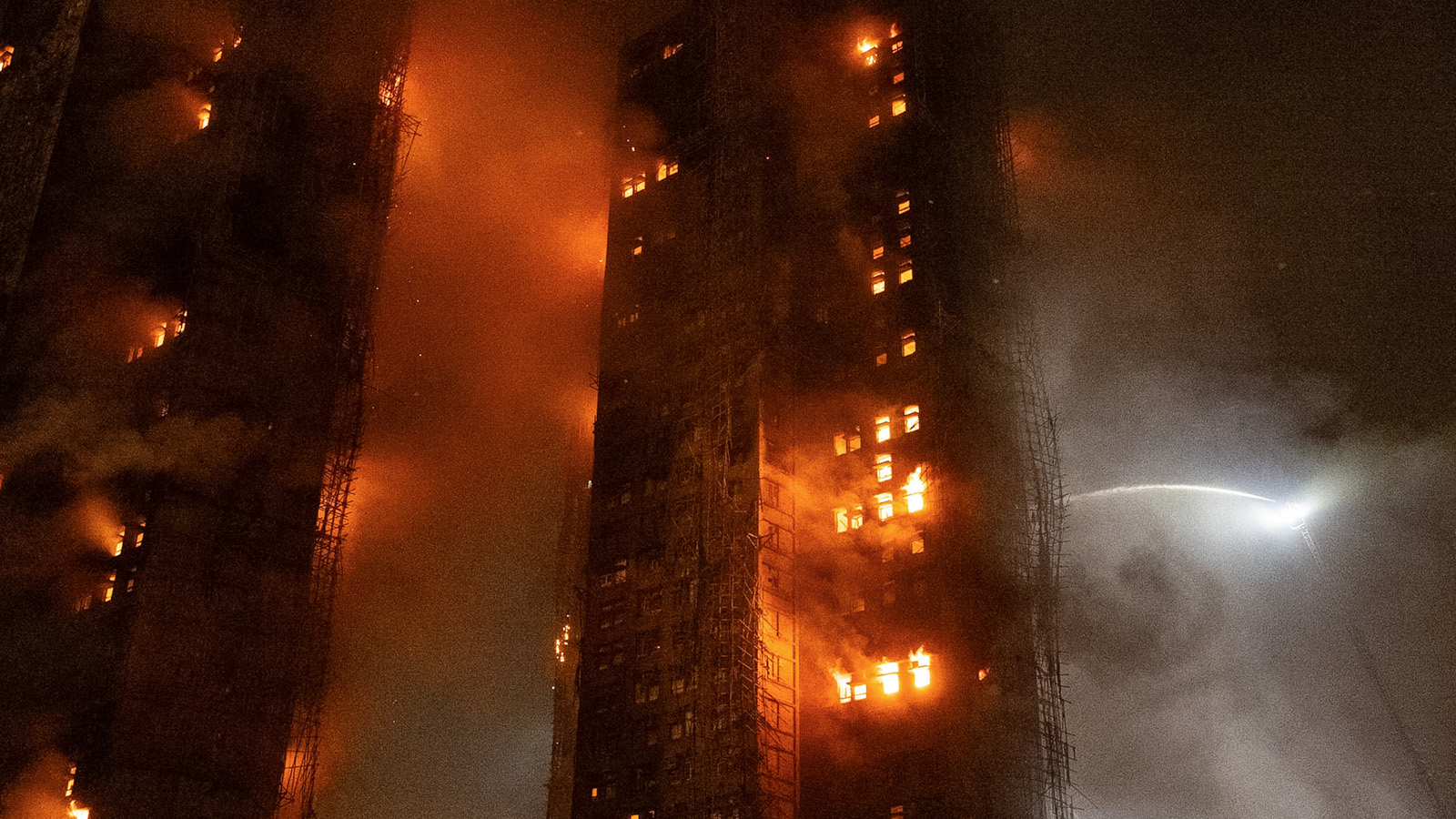 Τουλάχιστον 36 οι νεκροί από την πυρκαγιά στον ουρανοξύστη στο Χονγκ Κονγκ