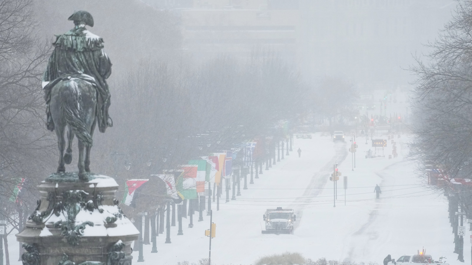 Απροστάτευτος ο λαός στις ΗΠΑ: Οκτώ νεκροί, εκατομμύρια χωρίς ρεύμα από το κύμα κακοκαιρίας