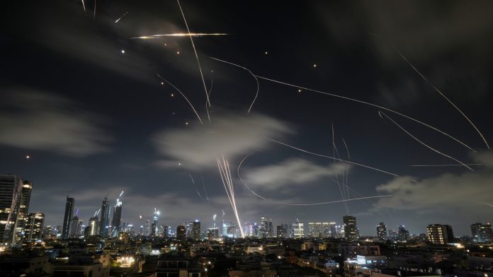 «Σημαδεμένες» διαπραγματεύσεις στην Γενεύη με το Ισραήλ να προετοιμάζεται για «παρατεταμένη εκστρατεία» εναντίον του Ιράν