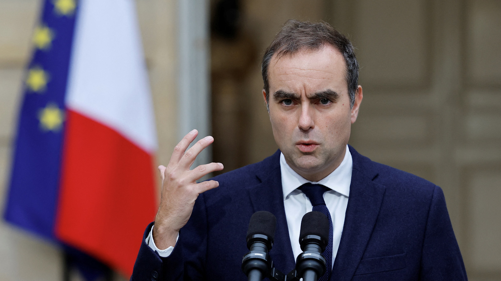 ΓΑΛΛΙΑ: Ο Μακρόν θα ανακοινώσει τον νέο πρωθυπουργό μετά την οριστική παραίτηση Λεκορνί