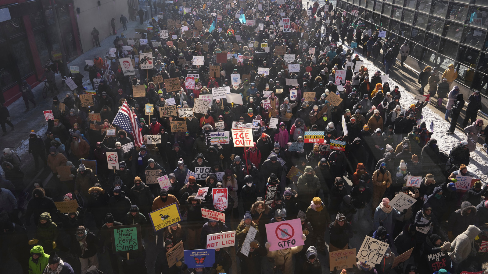 Διαδηλώσεις χθες σε πόλεις των ΗΠΑ για το νέο έγκλημα του αστικού κράτους στη Μινεάπολη (ΦΩΤΟ)