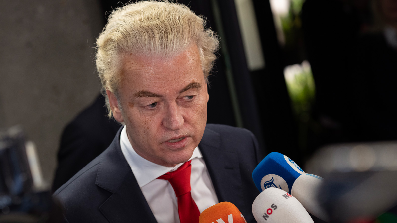 ΟΛΛΑΝΔΙΑ : Καταρρέει ο κυβερνητικός συνασπισμός με αντεγκλήσεις για την μεταναστευτική πολιτική και την «ευθύνη» σε περίοδο που «υπάρχει πόλεμος στην ήπειρο μας»