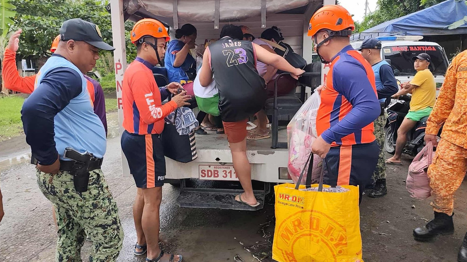 ΦΙΛΙΠΠΙΝΕΣ: Σχεδόν ένα εκατομμύριο άνθρωποι απομακρύνθηκαν από τις εστίες τους καθώς πλησιάζει ο υπερτυφώνας Φουνγκ-γουόνγκ