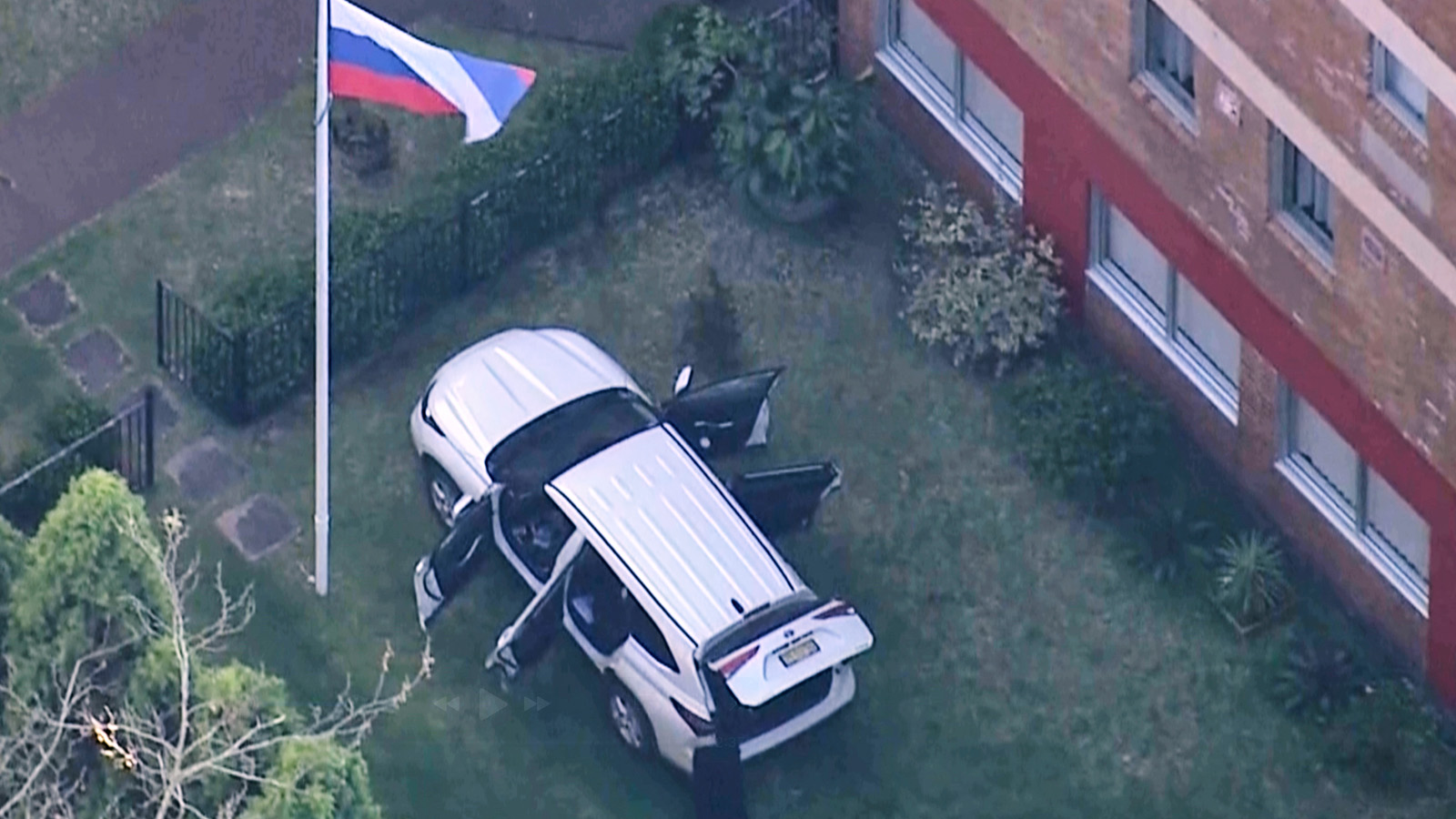 ΑΥΣΤΡΑΛΙΑ: Αυτοκίνητο έπεσε πάνω στο ρώσικο προξενείο στο Σίδνεϊ