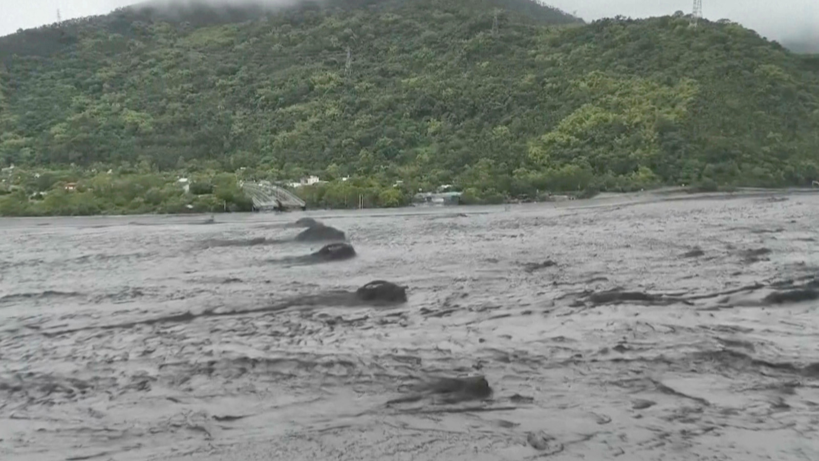 TAΪBAN: Τουλάχιστον 14 νεκροί και δεκάδες αγνοούμενοι εξαιτίας του τυφώνα Ραγκάσα
