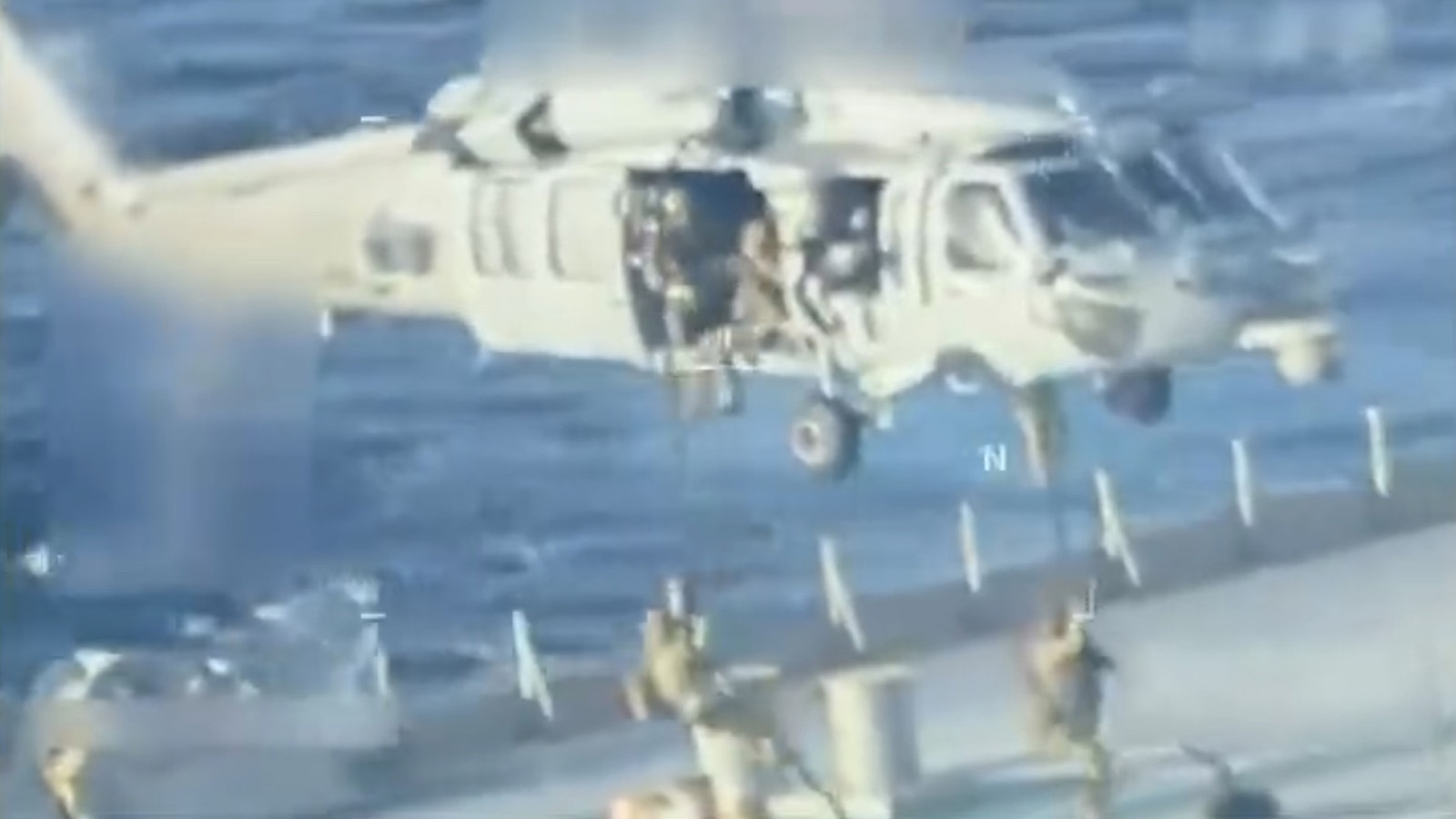 Φωτιά στη Λατινική Αμερική βάζουν οι ΗΠΑ - Μετά την πτήση μαχητικών πάνω από τον Κόλπο της Βενεζουέλας έκαναν ρεσάλτο σε τάνκερ