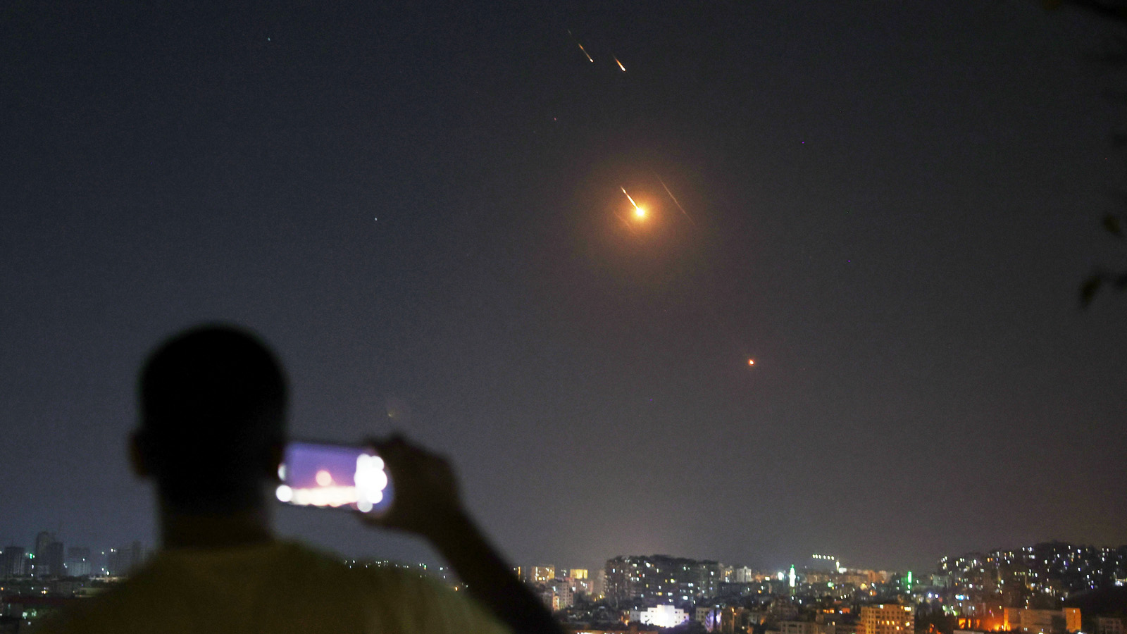 Σε επανάληψη το μοτίβο της ειδησεογραφίας «εν αναμονή» πολεμικής κλιμάκωσης των ΗΠΑ στο Ιράν - Ο λαός να μην μείνει θεατής στον όλεθρο