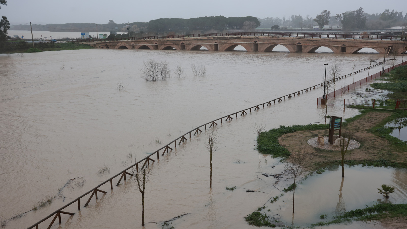 «Ξεχειλίζει» η επιλεκτική ανικανότητα των αστικών κρατών-Προβλήματα από πλημμύρες σε Ισπανία και Πορτογαλία