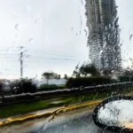 Η κακοκαιρία Deborah επελαύνει: Βροχές και καταιγίδες στην Αττική – «Θέλει προσοχή», λέει ο Κολυδάς