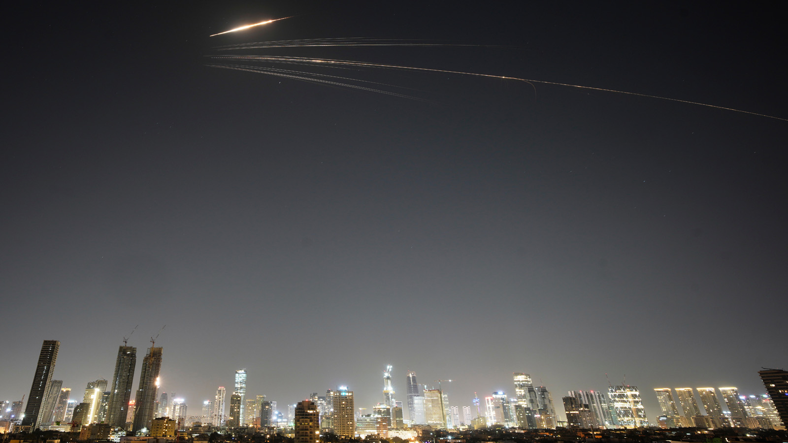 Ο Τραμπ λέει ότι θέλει να αρπάξει το πετρέλαιο του Ιράν ενώ η φωτιά του ιμπεριαλιστικού πολέμου εξαπλώνεται συνεχώς