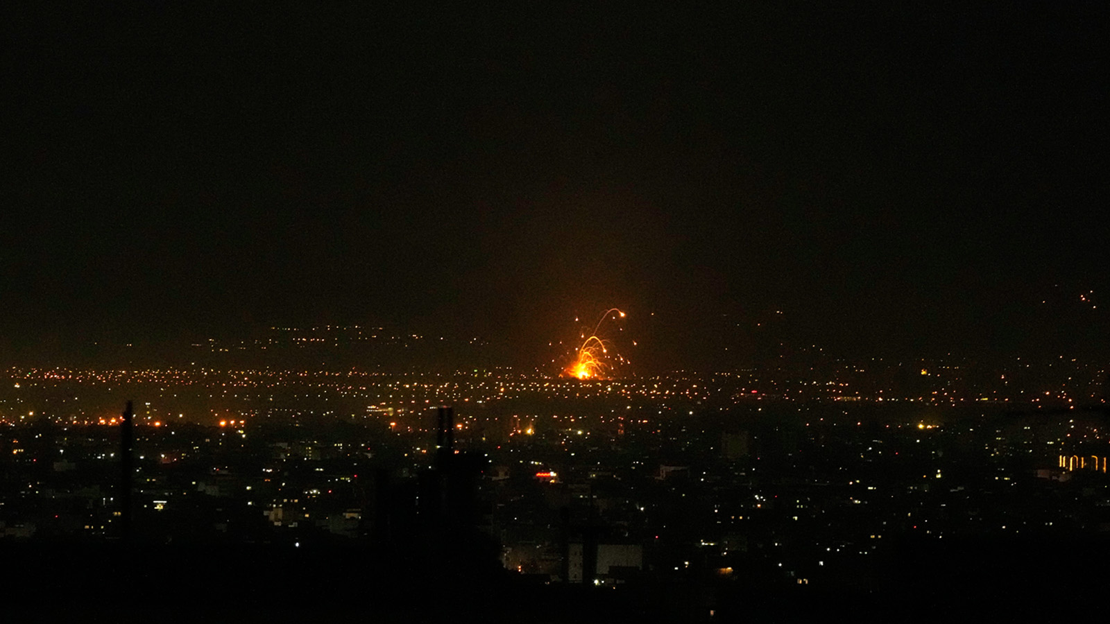 Εκρήξεις ακούγονται στην Τεχεράνη και στο Ισραήλ