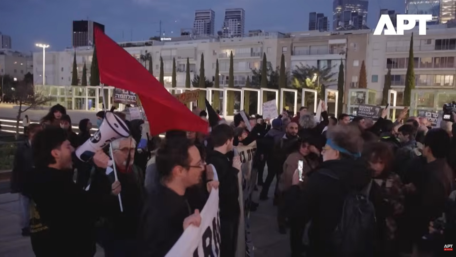 Οι ισραηλινοί κομμουνιστές διαδηλώνουν στο Τελ Αβιβ ενάντια στον πόλεμο του κράτους - τρομοκράτη Ισραήλ (ΦΩΤΟ)