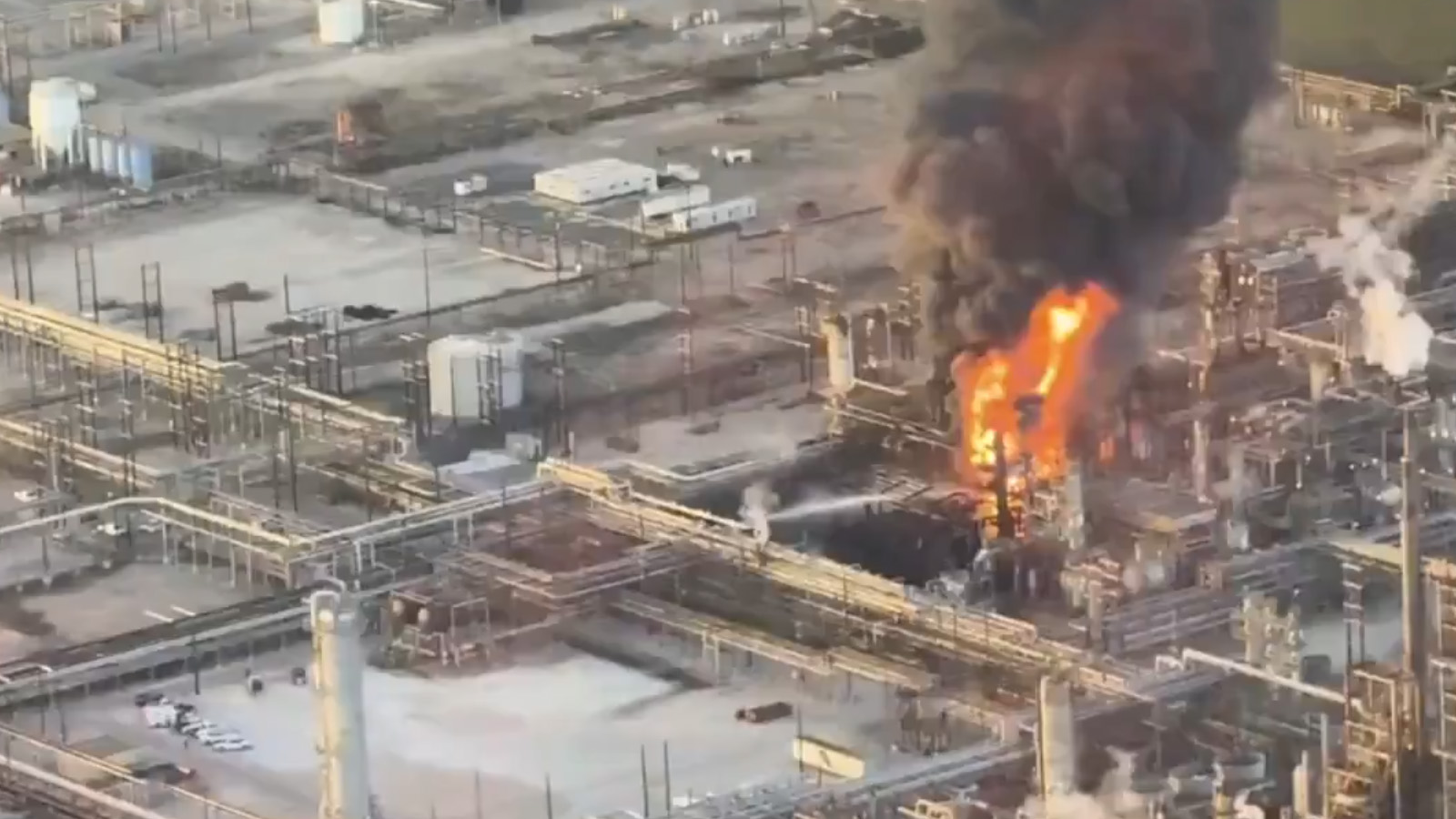 ΗΠΑ: Μεγάλη έκρηξη σε διυλιστήριο πετρελαίου στο Πορτ Άρθουρ του Τέξας