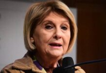 Βούλτεψη για ακρίβεıα: «Οι Έλληνες να πάνε για διακοπές στο χωριό κι oχι στα νησιά»