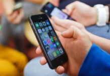 Unesco: Σχεδόν 6 στις 10 χώρες παγκοσμίως απαγορεύουν τη χρήση κινητών τηλεφώνων στο σχολείο