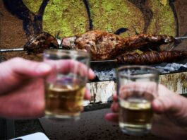 Πάσχα 2026: Τραπέζι ακρίβειας στρώνει η κυβέρνηση – Στο 20% οι ανατιμήσεις